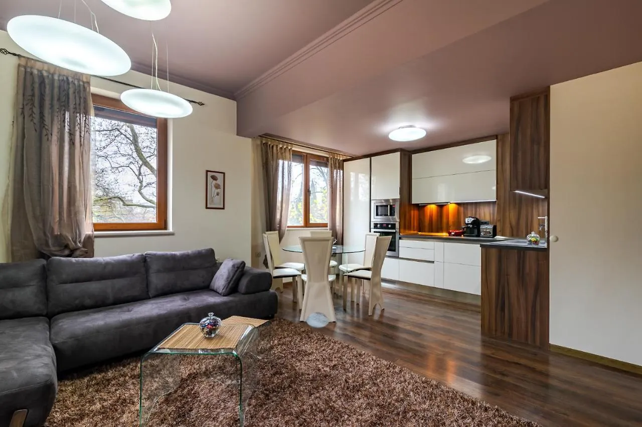 Cosy Luxury Flat In The Centrum- 90Sqm - 3 Rooms. Varna 0*,  Bulgarije