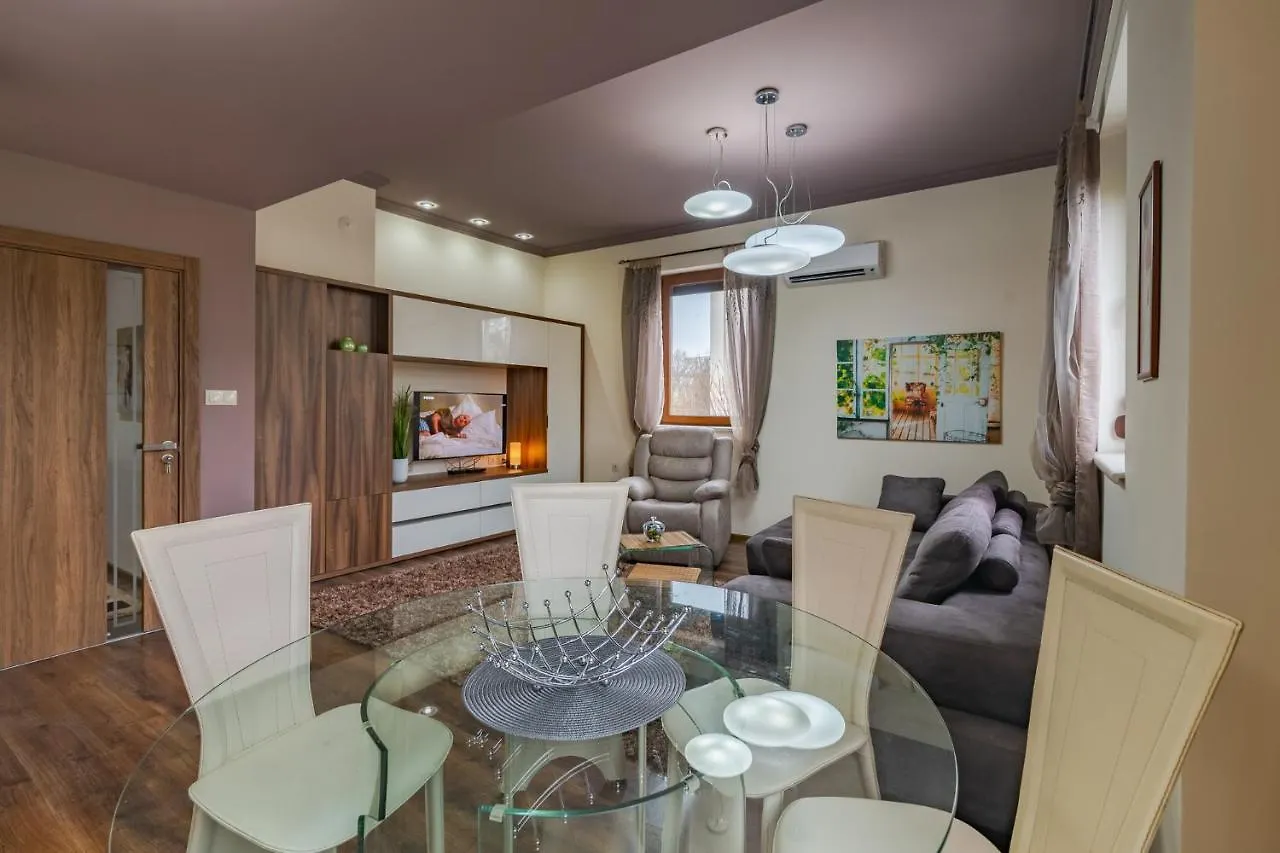 Cosy Luxury Flat In The Centrum- 90Sqm - 3 Rooms. Varna 0*,  Bulgarije