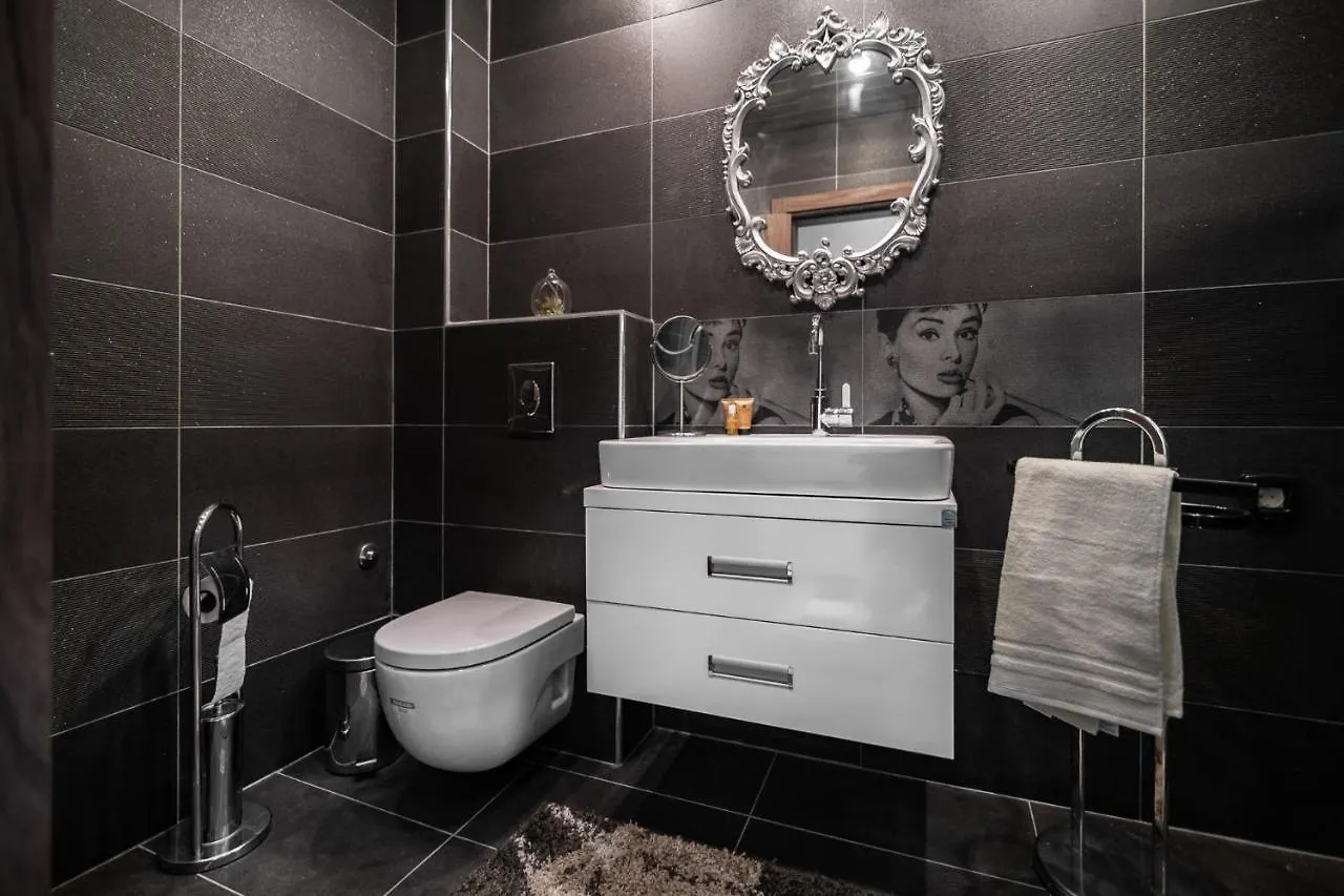 Cosy Luxury Flat In The Centrum- 90Sqm - 3 Rooms. Varna 0*,