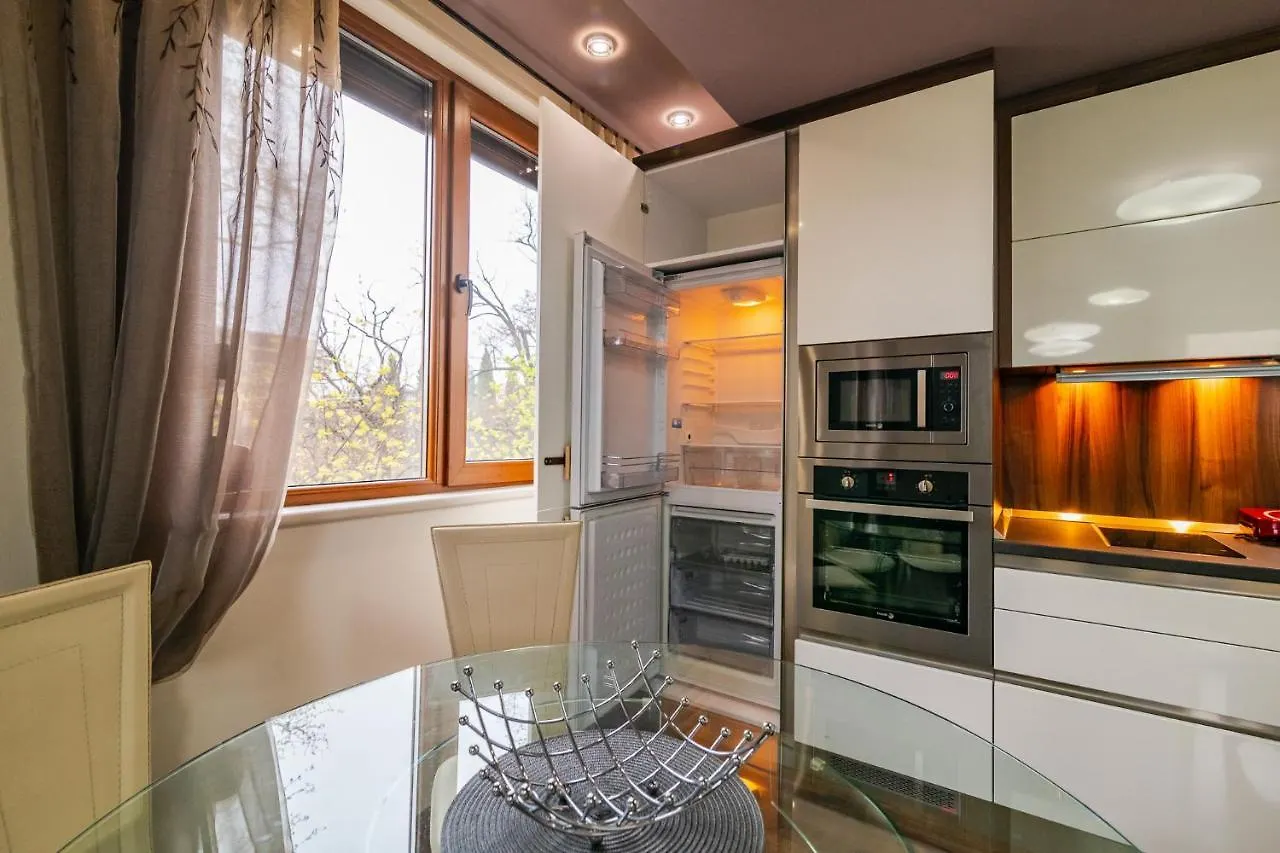 Cosy Luxury Flat In The Centrum- 90Sqm - 3 Rooms. Varna 0*,